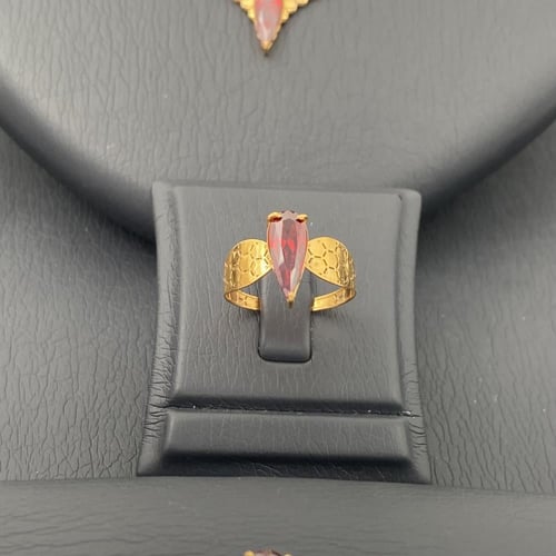 طقم جناح الصقر ذهب عيار 21 وزن 9.44 جم بتصميم ناعم...