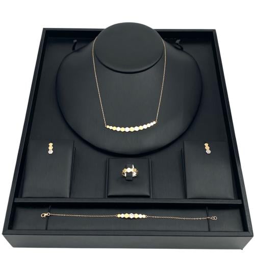 طقم ذهب عيار 18 الوزن 6.98 جرام