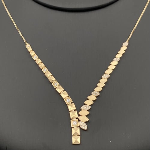 طقم ذهب تصميم الماس عيار 18 وزن 10.82 جم لإطلالة ت...