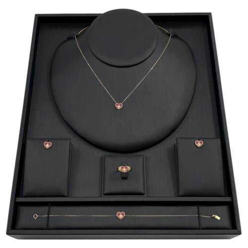 طقم ذهب قلب عيار 18 وزن 4.68 جم يليق بالذوق الرفيع...