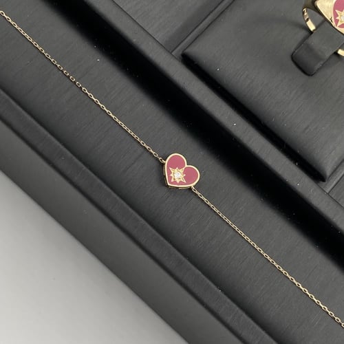 طقم ذهب قلب عيار 18 وزن 4.68 جم يليق بالذوق الرفيع...