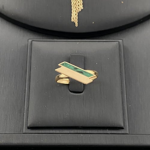 طقم ذهب كامل عيار 18 وزن 12.62 جم بتعليقات سلاسل أ...