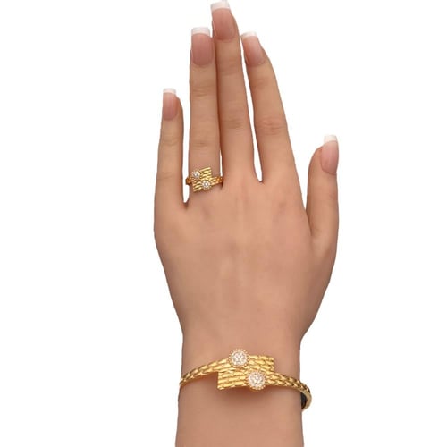 اسواره وخاتم ذهب عيار 21 وزن 12.15 جم مزينة بدوائر...