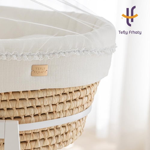 سلة موسى مع حامل هزاز أبيض