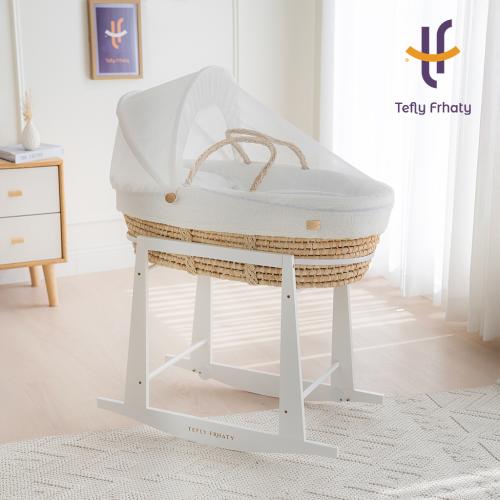 سلة موسى مع حامل هزاز أبيض