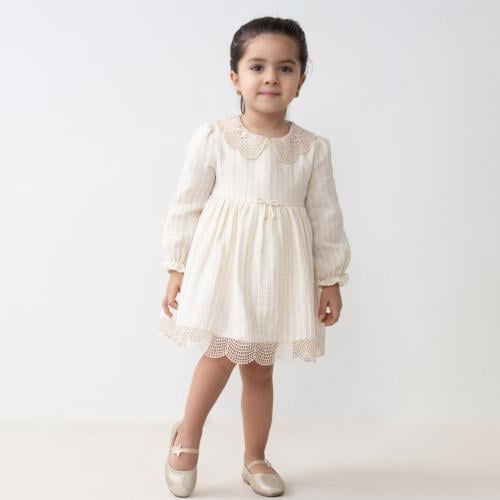 فستان بتصميم عصري