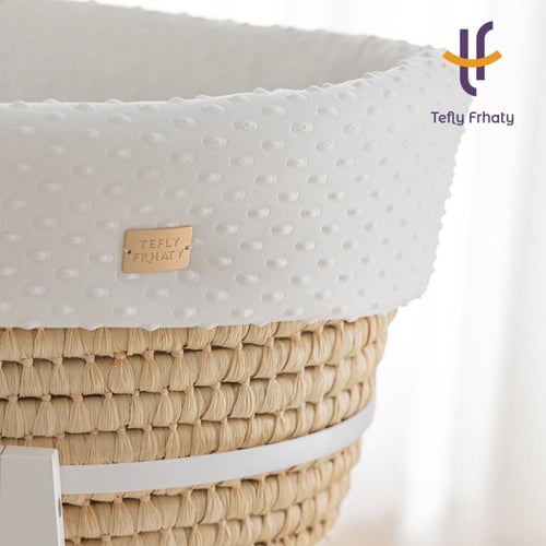 سلة موسى مع حامل هزاز أبيض