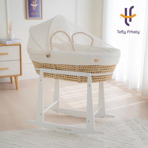 سلة موسى مع حامل هزاز أبيض