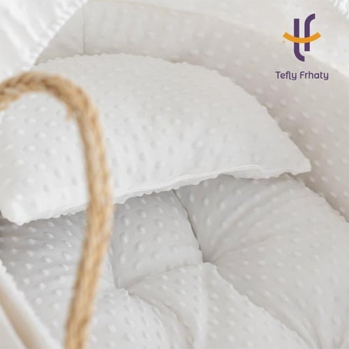 سلة موسى مع حامل هزاز أبيض