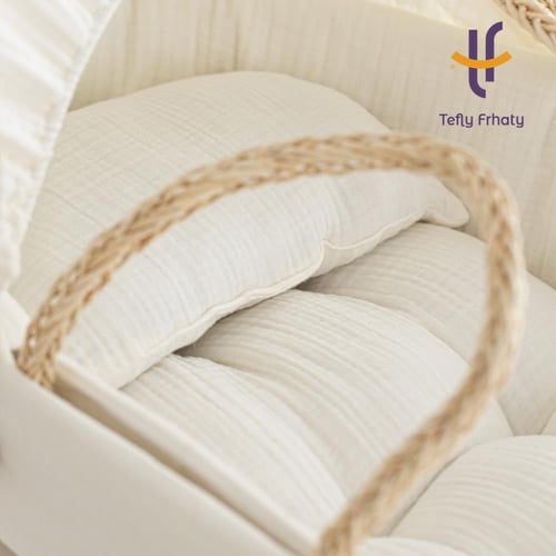 سلة موسى مع حامل هزاز أبيض