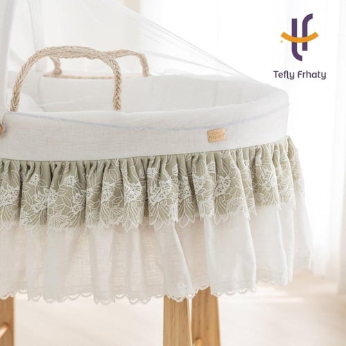 سلة موسى دانتيل مع حامل هزاز أبيض