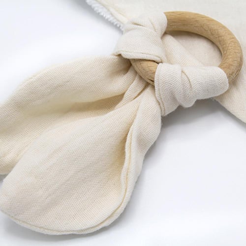 مريلة قطنية مع عضاضة خشبية