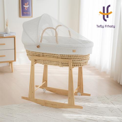 سلة موسى مع حامل هزاز خشبي