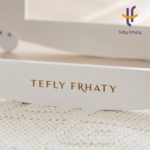 سلة موسى مع حامل هزاز أبيض