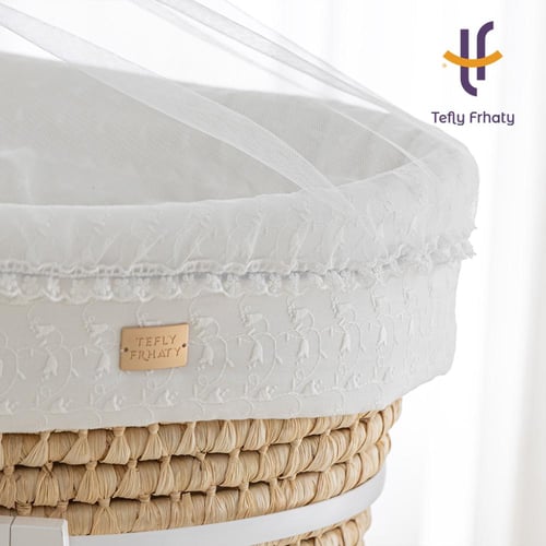 سلة موسى مع حامل هزاز أبيض