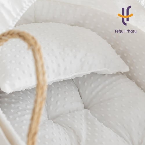 سلة موسى مع حامل هزاز خشبي