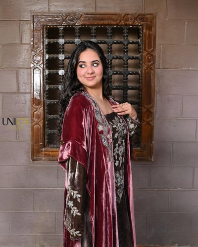 قطعتين فاخره من المخمل الحرير الفرنسي والشك اليدوي