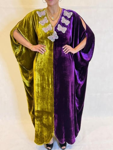 ثوب فخم من المخمل الحرير الطبيعي مع شك وتطريز يدوي...