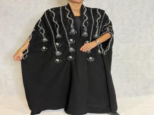عبايه بقصه قطري من الكريب الملكي الأسود الفاحم مع...