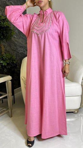 ثوب من اللنن الاوربي بلون انثوي فخم مع شك يدوي