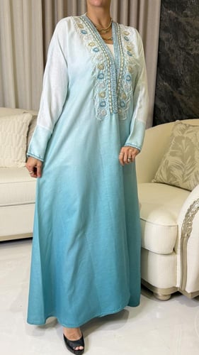 عبايه من اللنن الايطالي الطبيعي. مع شك يدوي ناعم