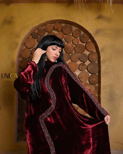 ثوب فخم من المخمل الحرير الفرنسي مع شك يدوي