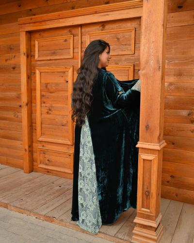 عبايه من المخمل الفرنسي مع قوبير