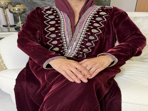 عبايه من المخمل الفرنسي