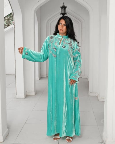 جلابيه من المخمل الحرير الفرنسي مع شك يدوي فخم