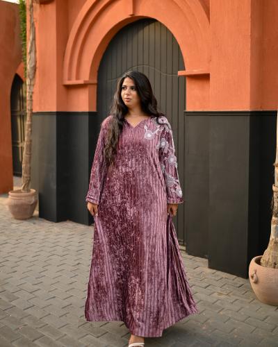 جلابيه من الخمل الفرنسي مع شك يدوي انيق