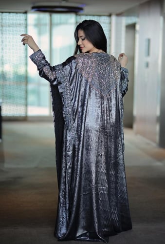 بشت مع فستان من الحرير مشكوك يدويا كامل