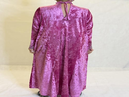 ثوب من المخمل الفرنسي مع شك يدوي انيق