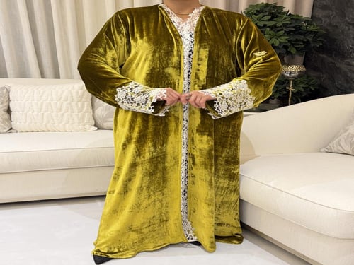 عبايه من المخمل الفرنسي مع قوبير