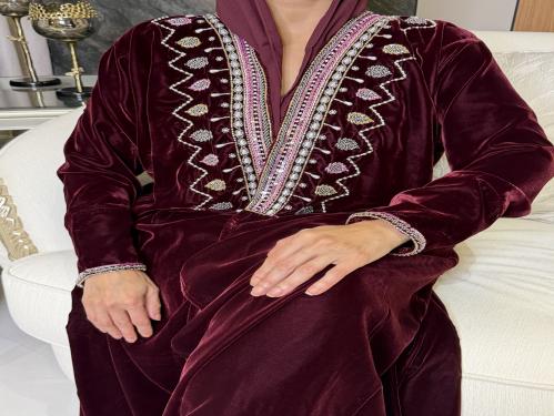 عبايه من المخمل الفرنسي