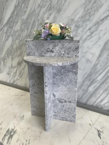 طاولة قهوة رخام دائرية مع كسرة