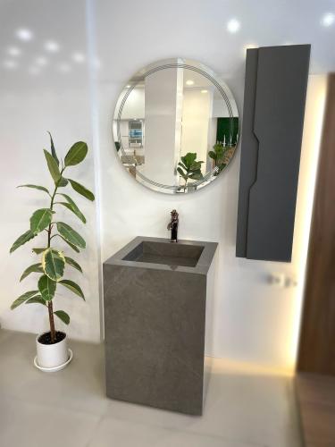 مغسلة رخام طبيعي