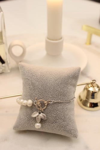 اسورة لولو مع تعليقة ورق شجر بالفضي