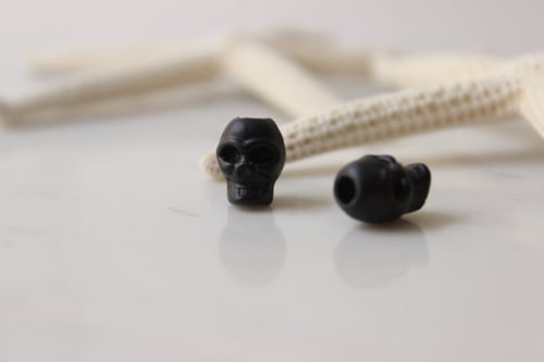 8x11mm Black Skull Beads