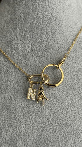 سلسله مع خاتم بيرثداي ستون وتعليقه حرف