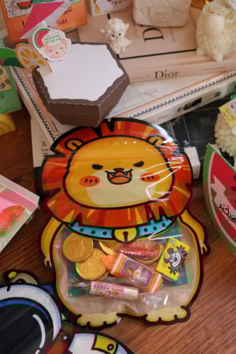 مغلفات حيوانات ورجل الفضاء