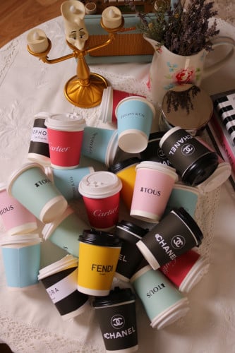 اكواب كرتونيه للكابتشينو