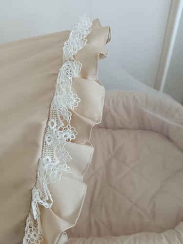 سرير حديد للاسقبال (بيج) اطراف دانتيل