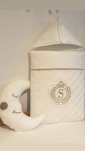 مدس مع التطريز