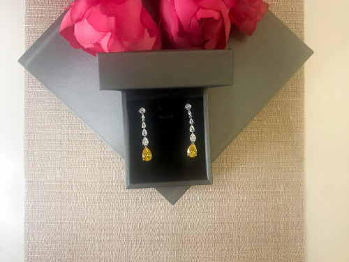 حلق فضه مرصع باحجار الزيركون تصميم الماس