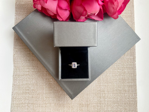 خاتم فضه مرصع باحجار الزيركون تصميم الماس