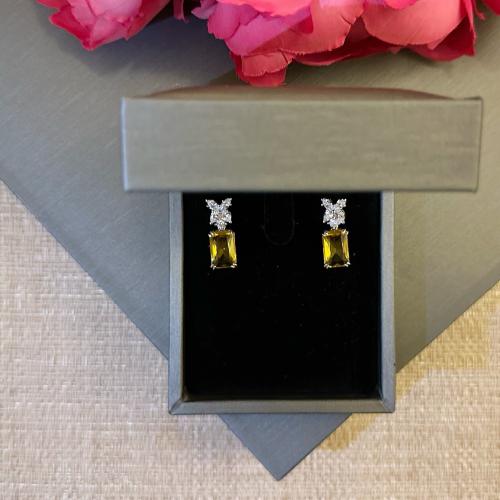 حلق اصفر مرصع باحجار الزيركون تصميم الماسI