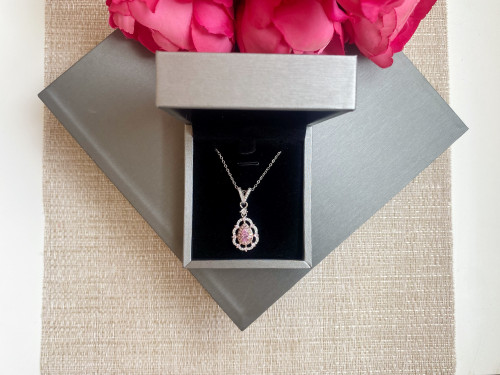 عقد مرصع باحجار الزيركون تصميم الماس