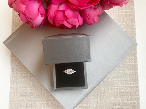 خاتم فضه مرصع باحجار الزيركون تصميم الماس