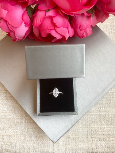 خاتم مرصع باحجار الزيركون تصميم الماس