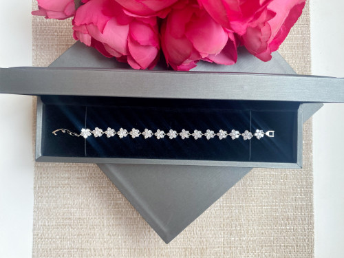 اساوره مرصعه باحجار الزيركون تصميم الماس